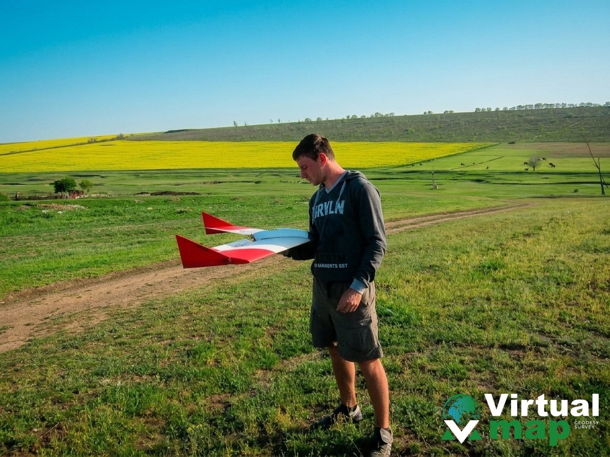 Operator cu dronă pentru cartare aeriană